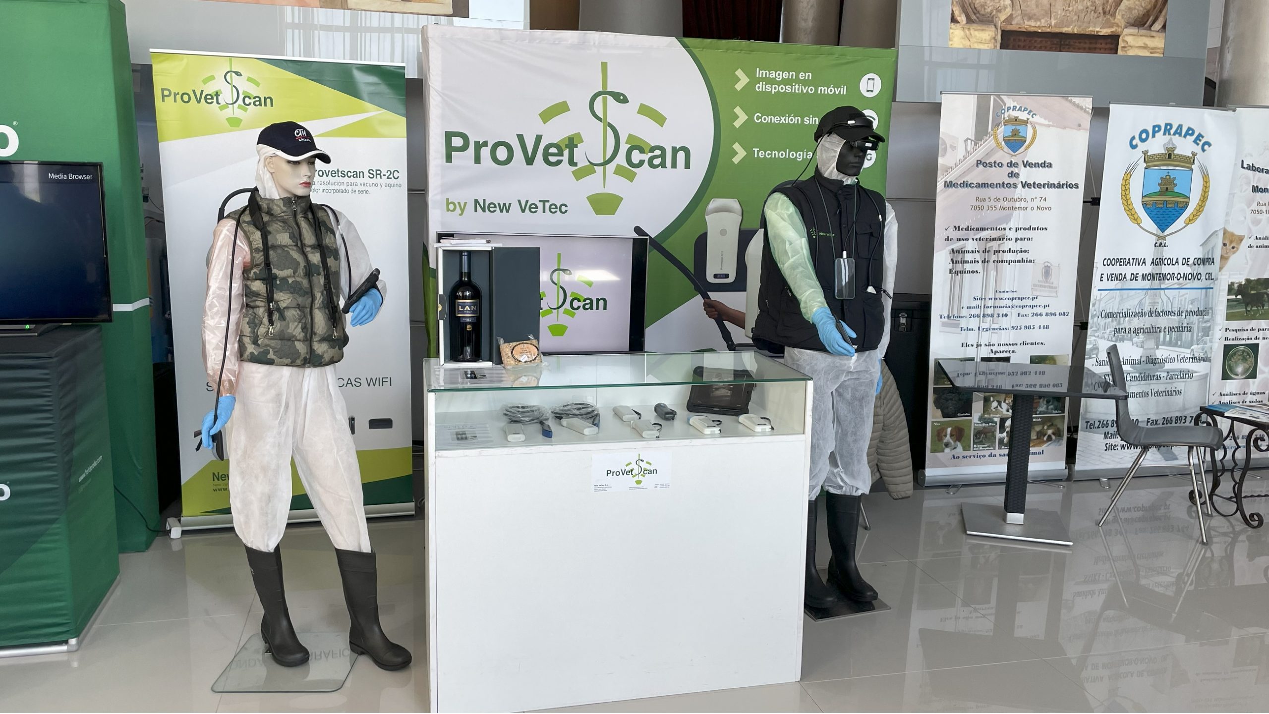 Equipo NewVetec presentando soluciones de diagnóstico portátil a profesionales del sector